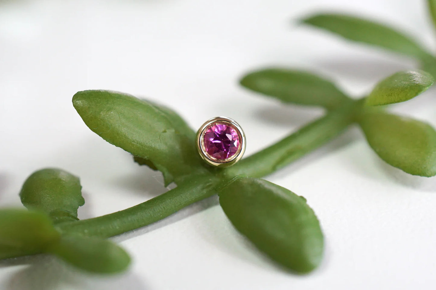 Solitaire - Reitz - Bezel Faceted Gemstone from Modern Mood