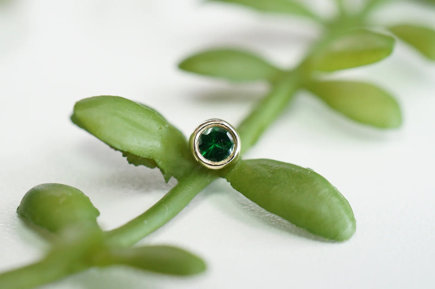 Solitaire - Reitz - Bezel Faceted Gemstone from Modern Mood